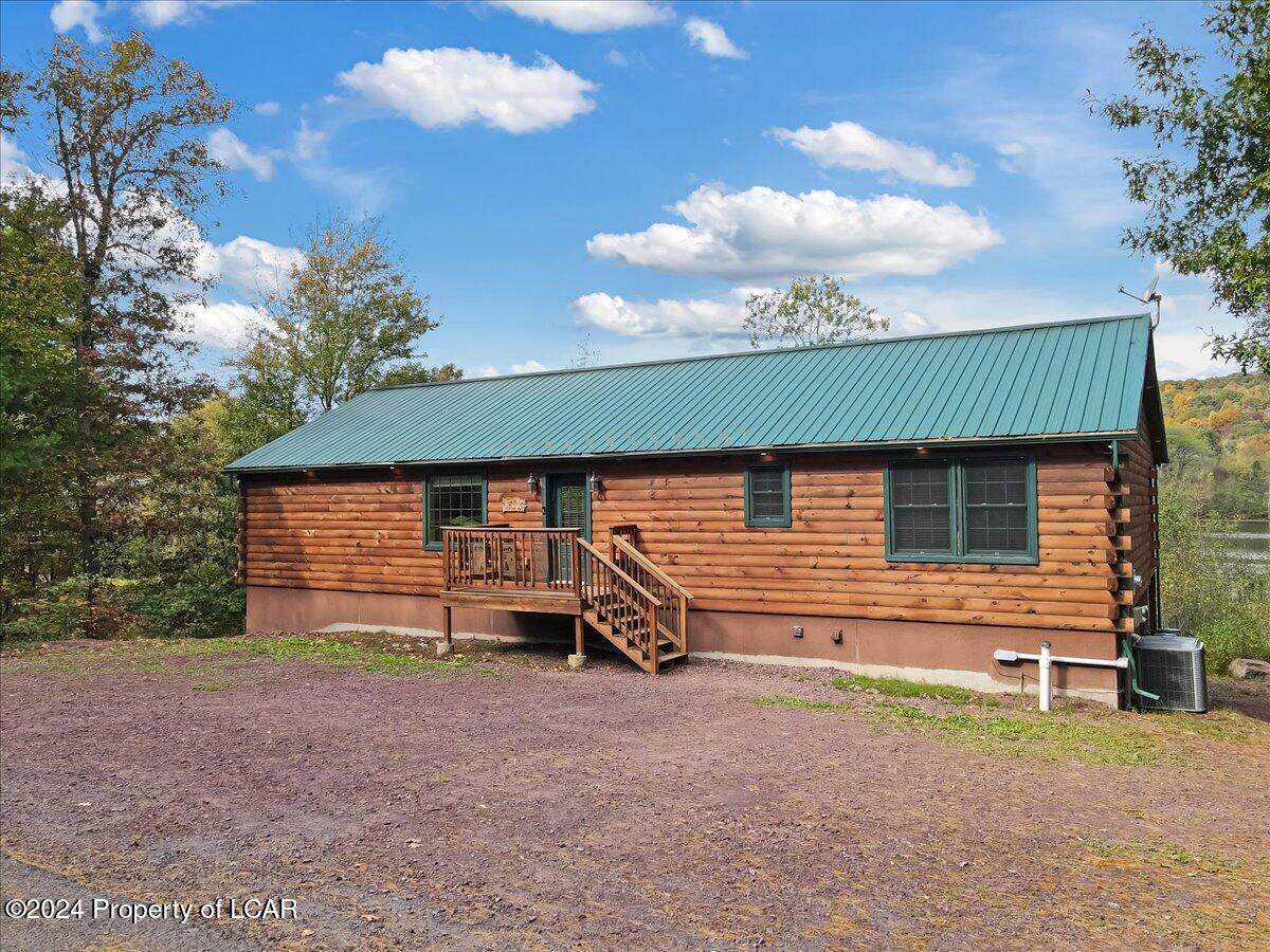 Property Photo:  20 Lakeside Road  PA 18661 