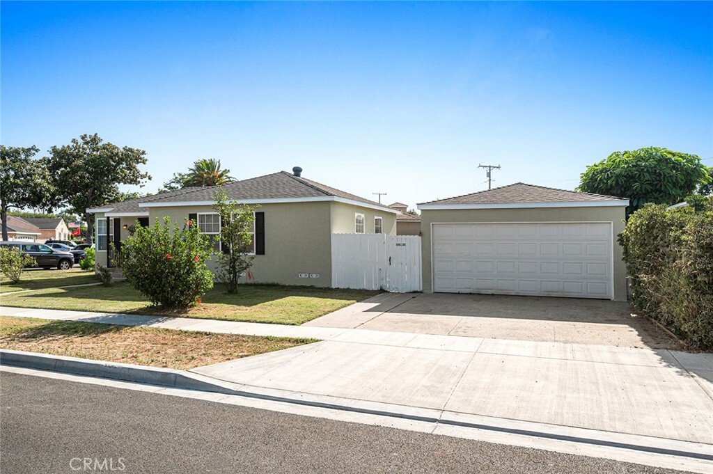 Property Photo:  3735 Gale Avenue  CA 90810 