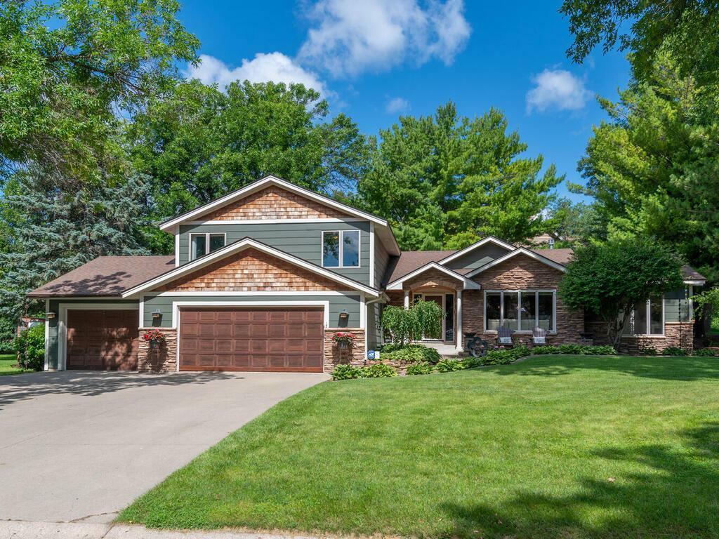 Property Photo:  140 Lakeview Terrace Boulevard  MN 55387 