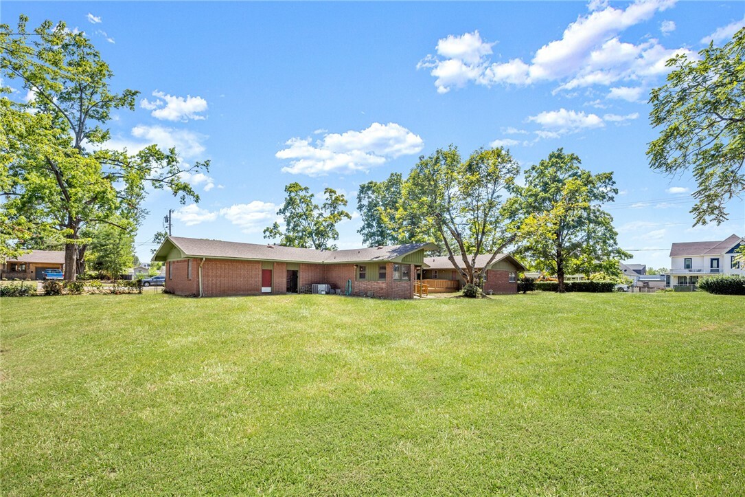 Property Photo:  716 Jefferson Street  AR 72712 