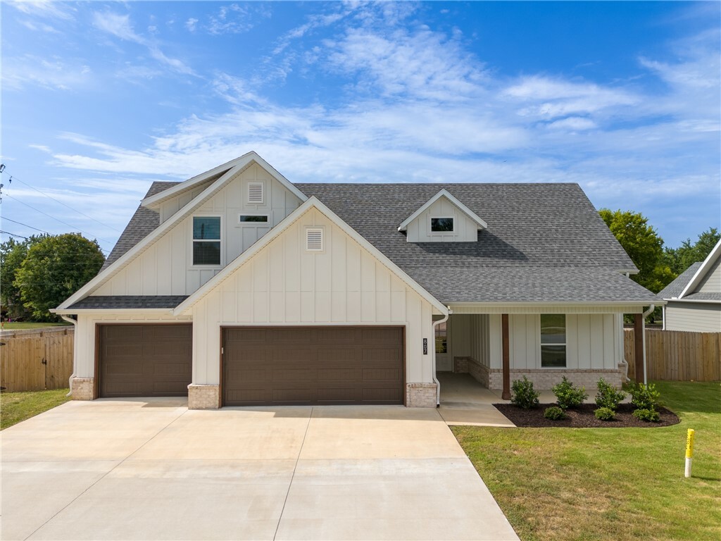 Property Photo:  807 Mueller Way  AR 72753 