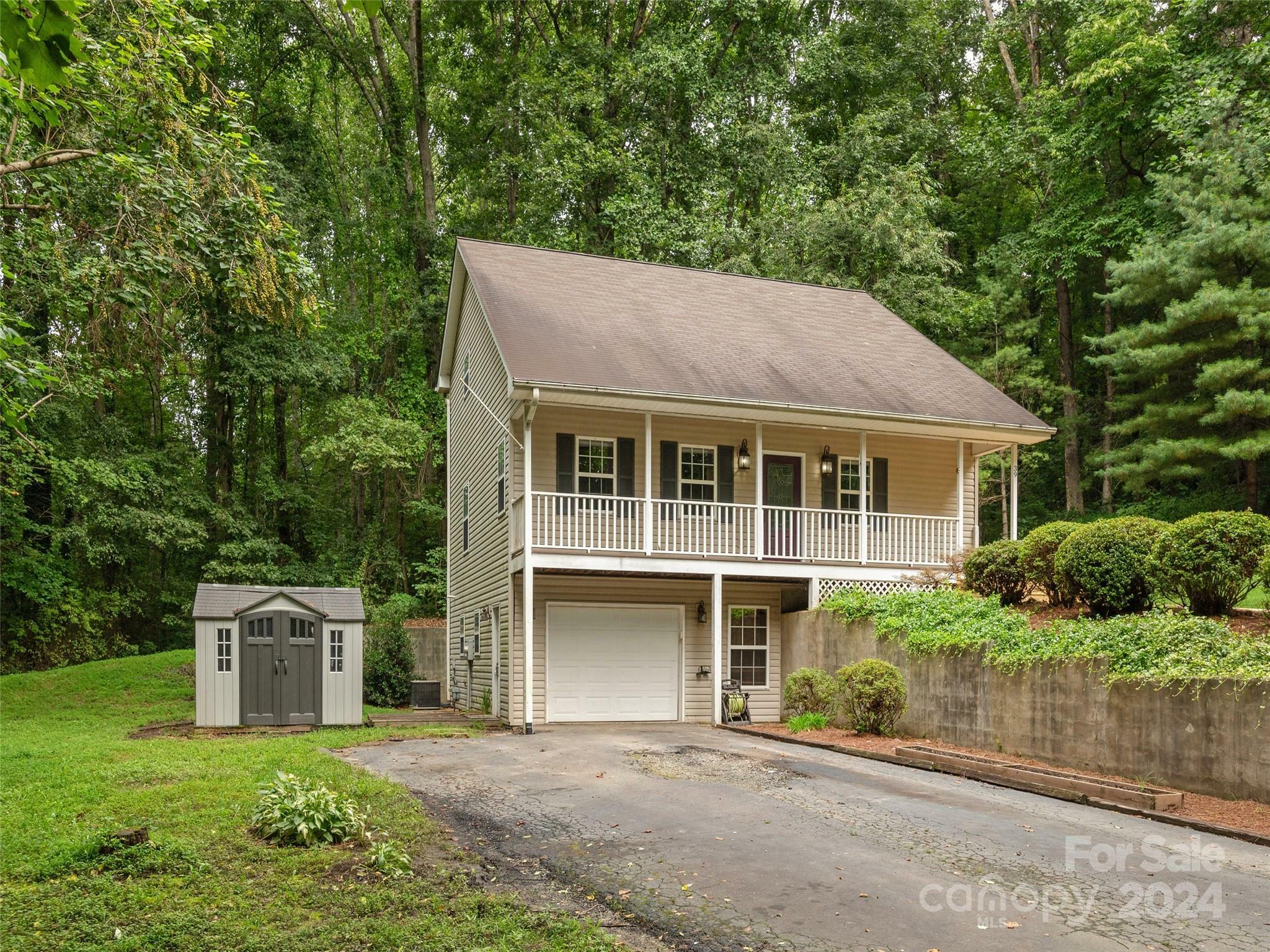 Property Photo:  39 Apple Creek Lane  NC 28792 