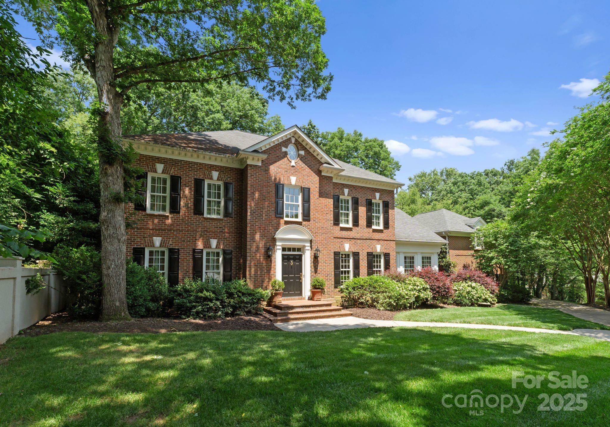 Property Photo:  4301 Fairview Oaks Drive  NC 28211 