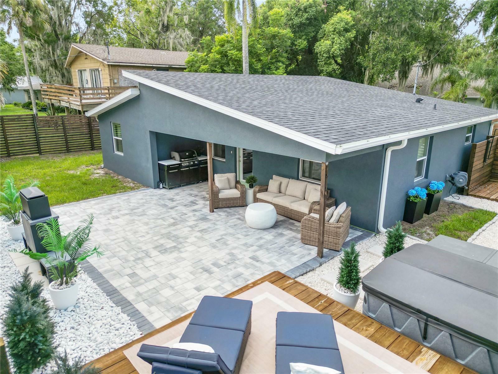 Property Photo: 1005 S Irving Avenue FL 33830