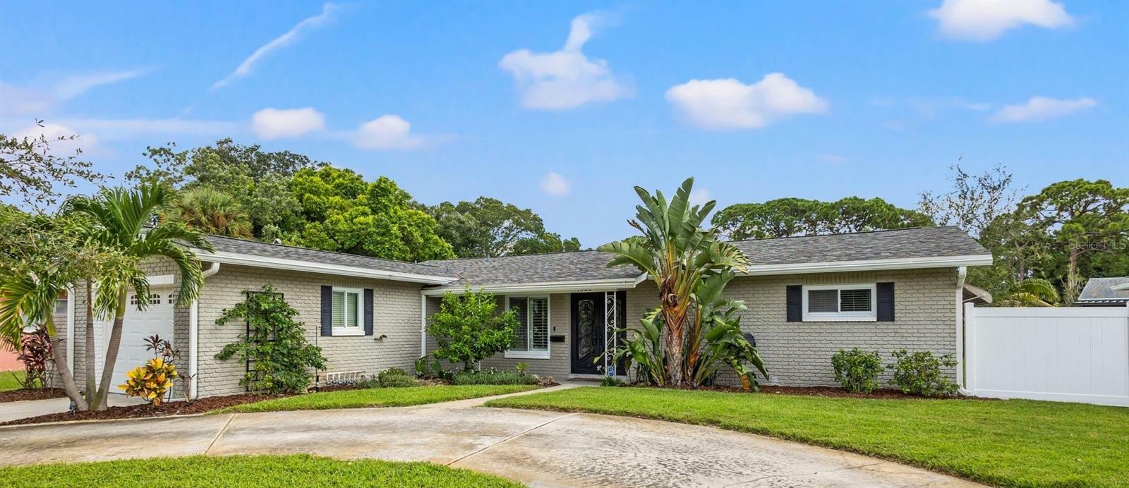 Property Photo: 1500 Alhambra Way S FL 33705