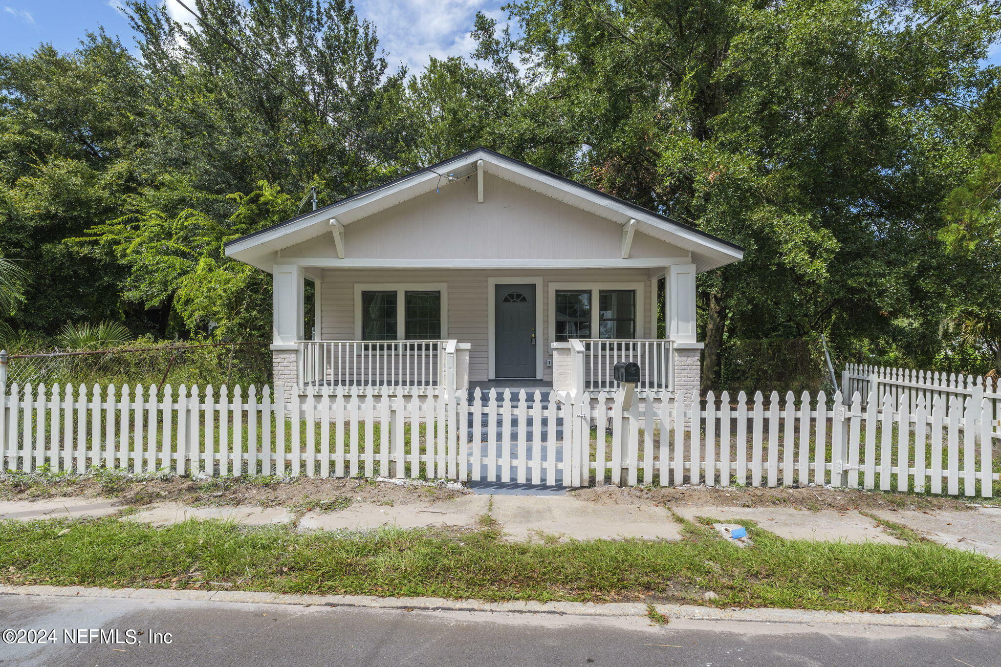 Property Photo:  929 W 12th Street  FL 32209 