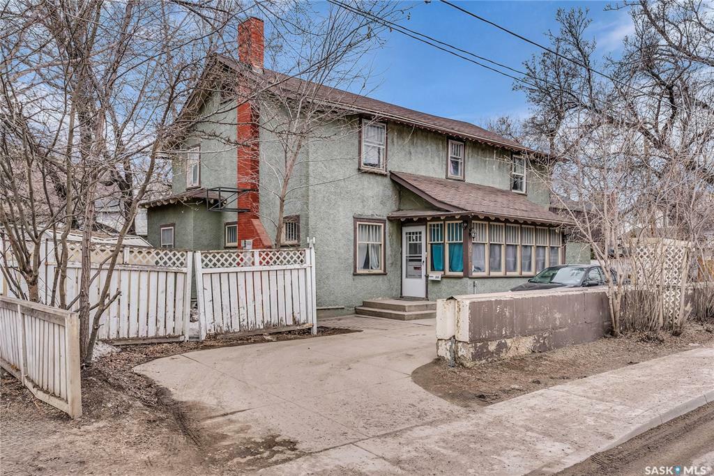 210 Clarence Avenue N  Saskatoon SK S7N 1H9 photo