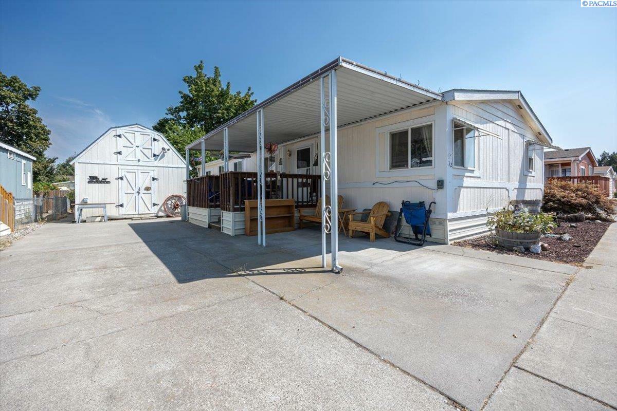 Property Photo:  32 Apollo Blvd  WA 99354 