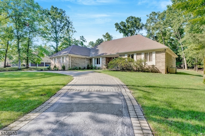 Property Photo:  12 Blue Jay Court  NJ 07059 