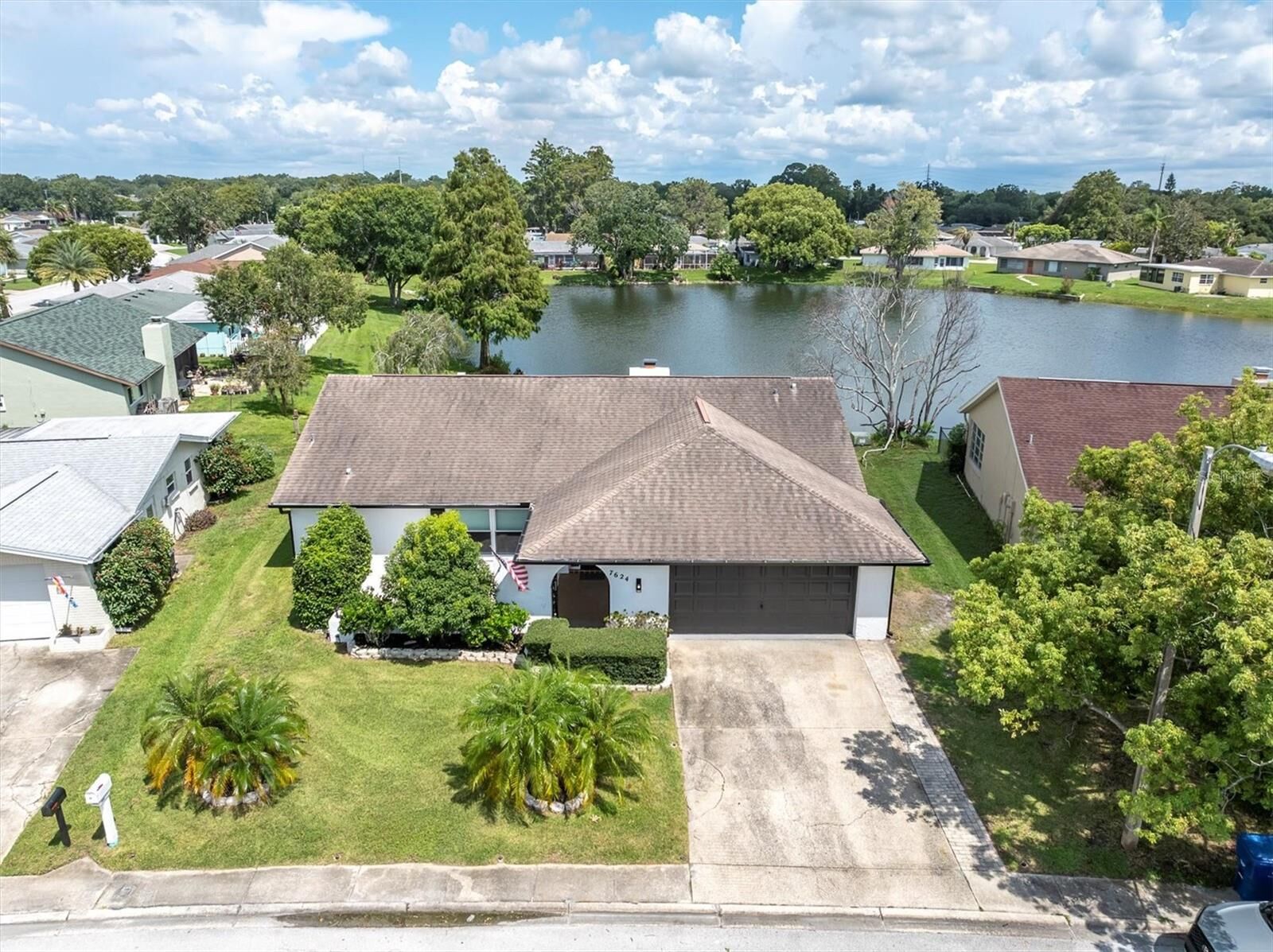 Property Photo:  7624 Summertree Lane  FL 34653 
