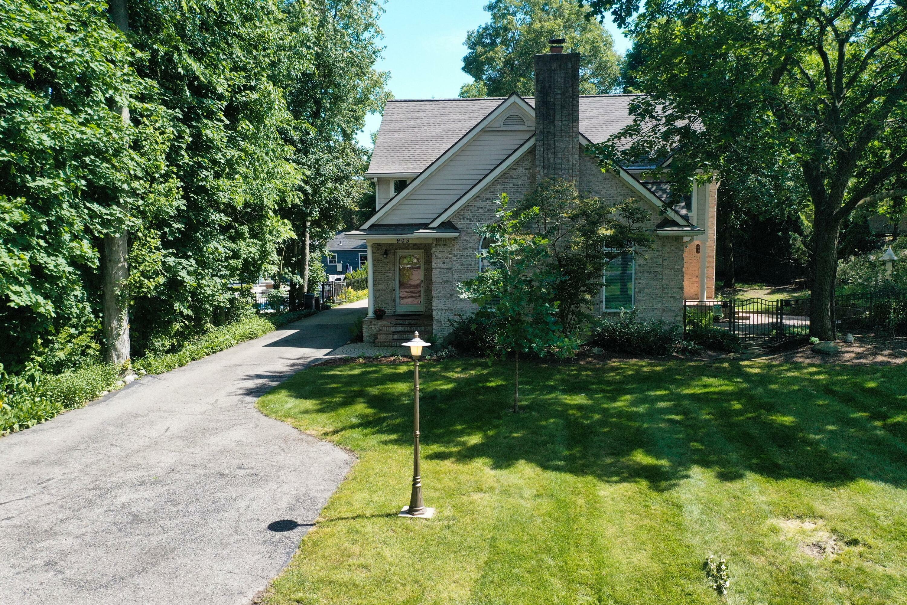 Property Photo:  903 Spring Drive  MI 48167 