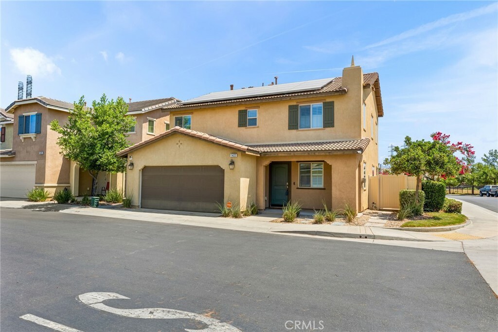 Property Photo:  1422 Dianthus Way  CA 92223 