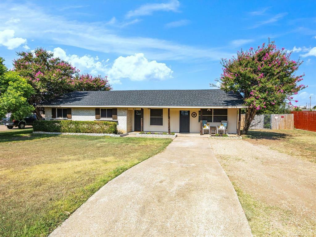 Property Photo:  513 Bluebonnet Lane  TX 75154 