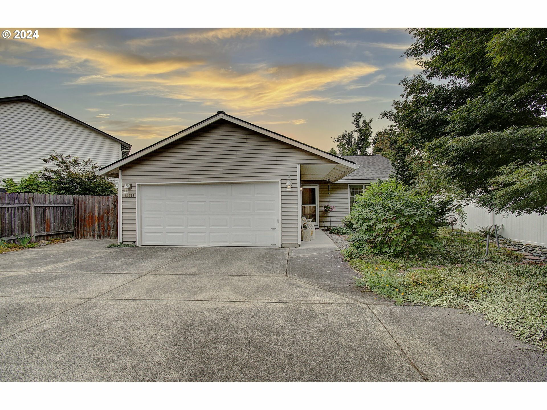 Property Photo: 13715 NE 32nd Cir WA 98682