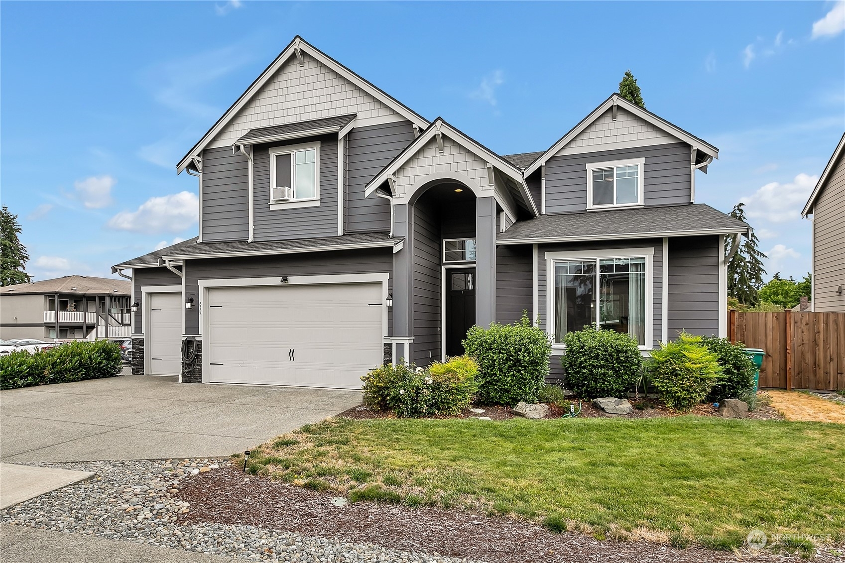 Property Photo:  639 7th Street NE  WA 98002 