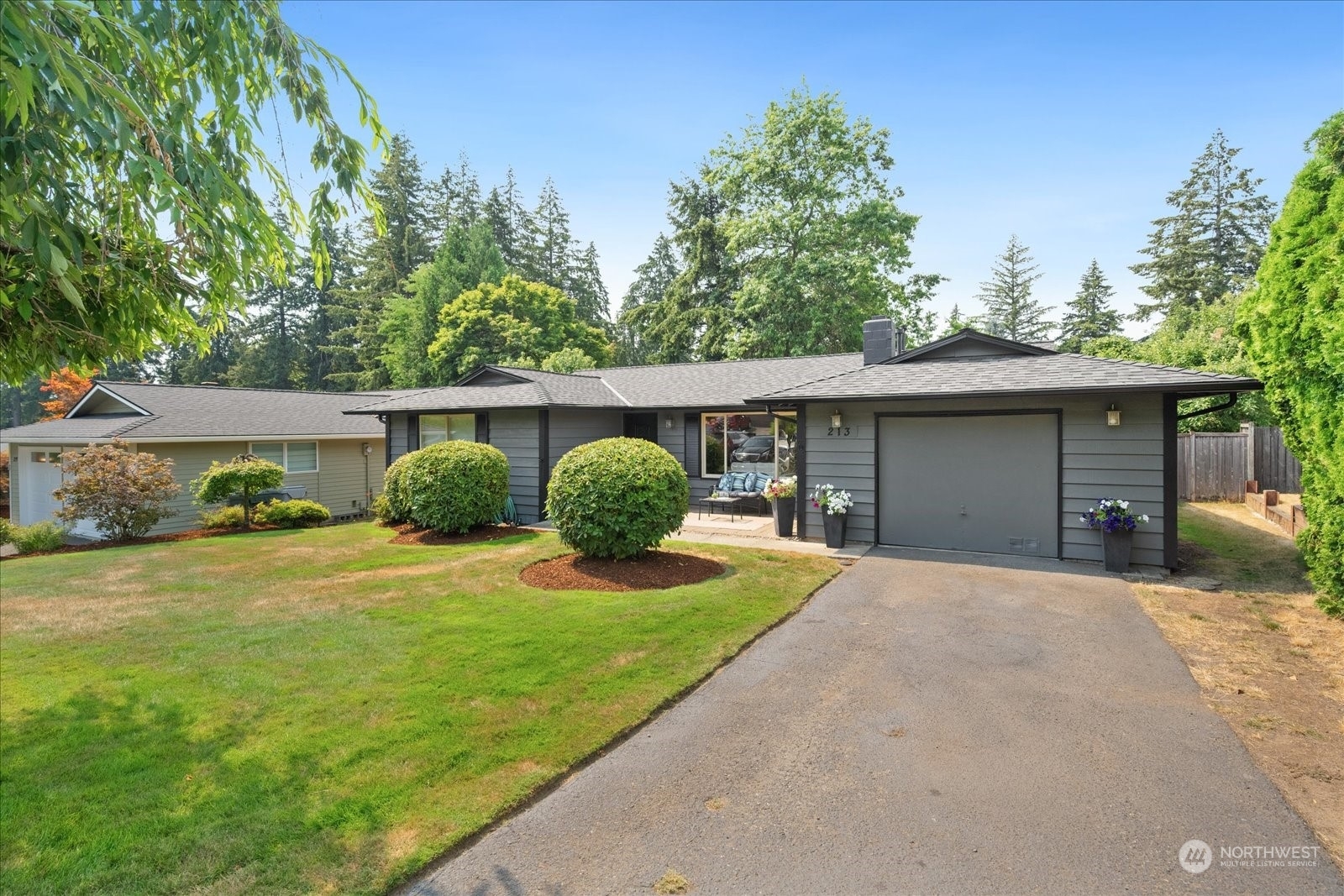 Property Photo:  213 Elma Place SE  WA 98059 