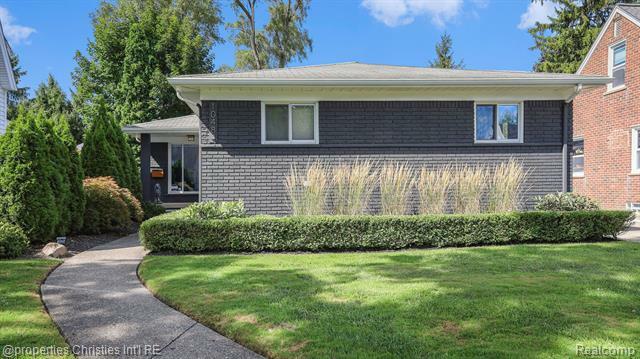 Property Photo: 10484 Kingston Avenue MI 48070