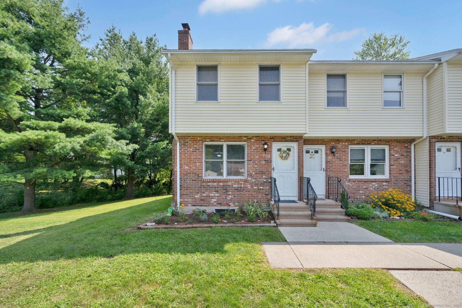 Property Photo:  28 Vintner Place 28  CT 06082 