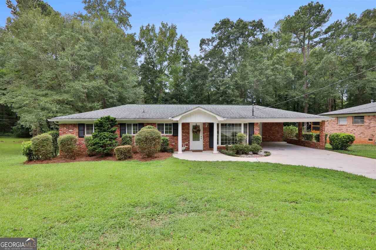 Property Photo:  140 Spring Street  GA 30213 