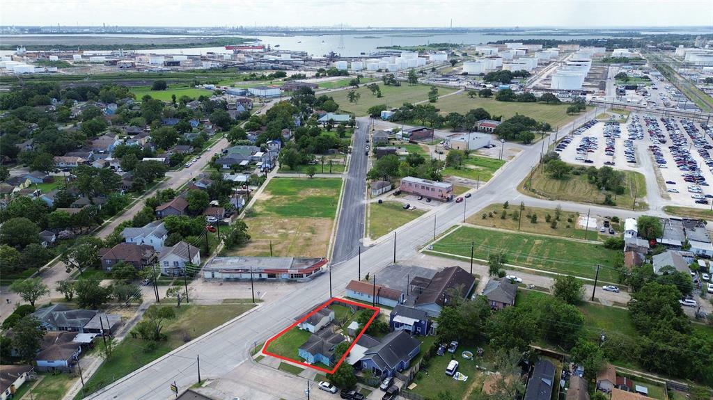 Property Photo:  3204 Market Street  TX 77520 