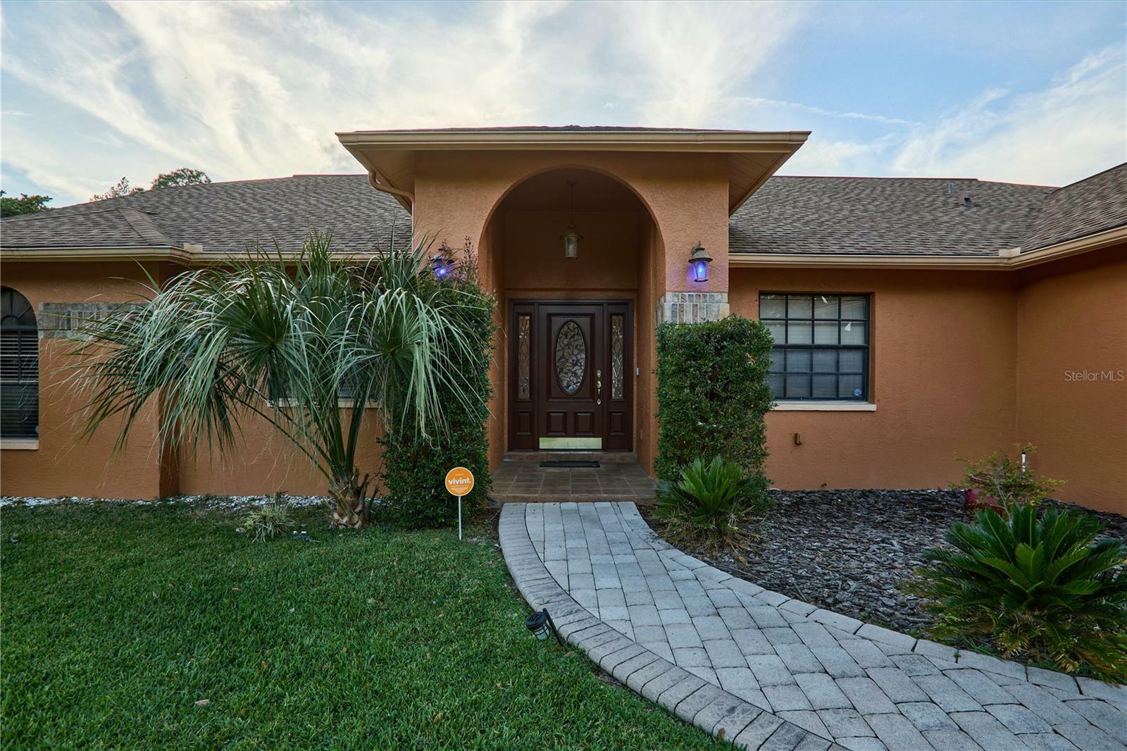 Property Photo:  10107 Bell Creek Drive  FL 33569 