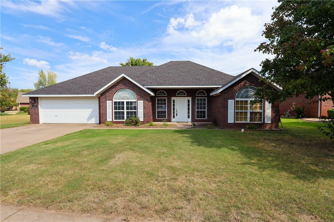 Property Photo:  303 Maple Leaf Avenue  AR 72761 