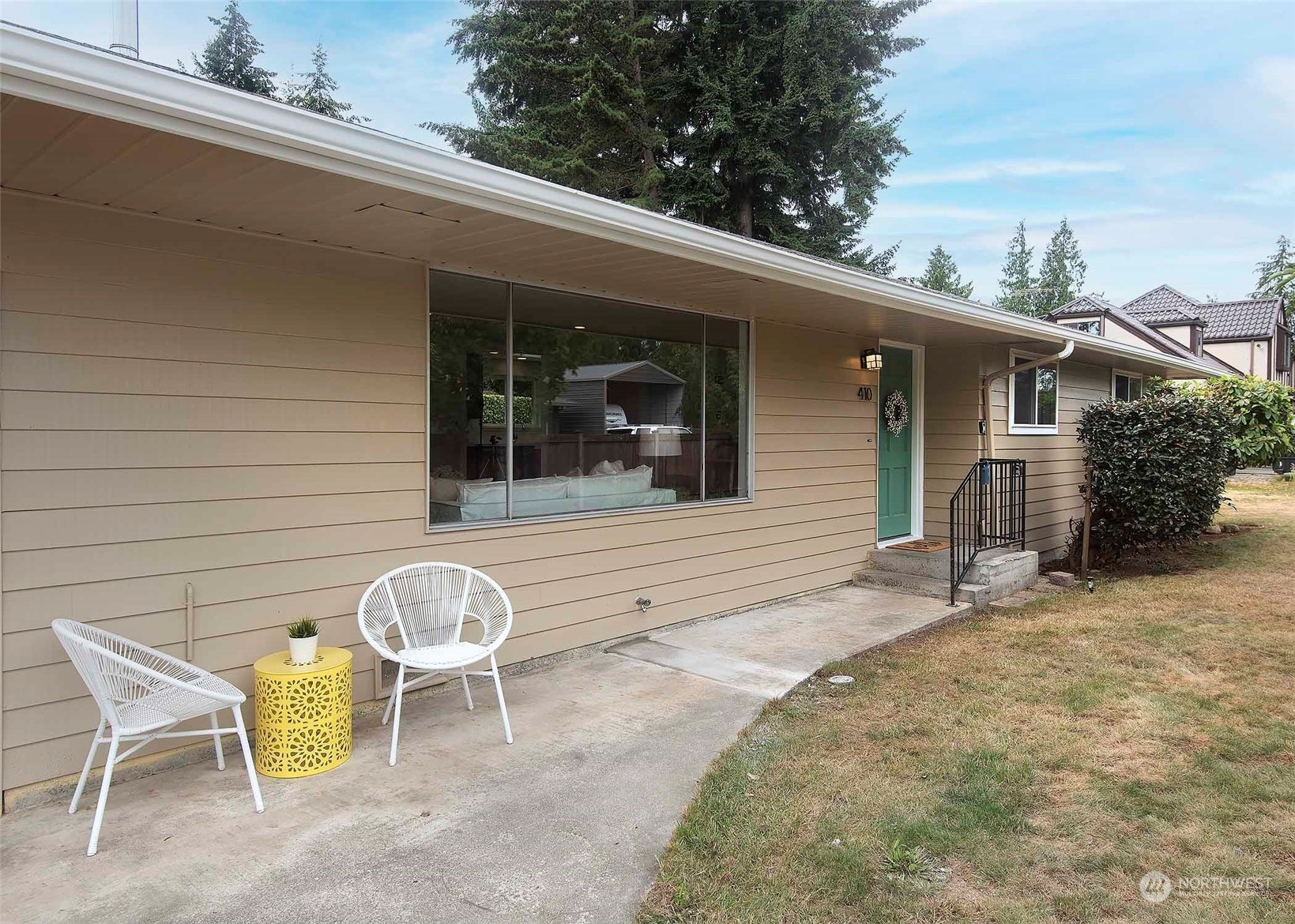 Property Photo:  410 88th Street SE  WA 98208 