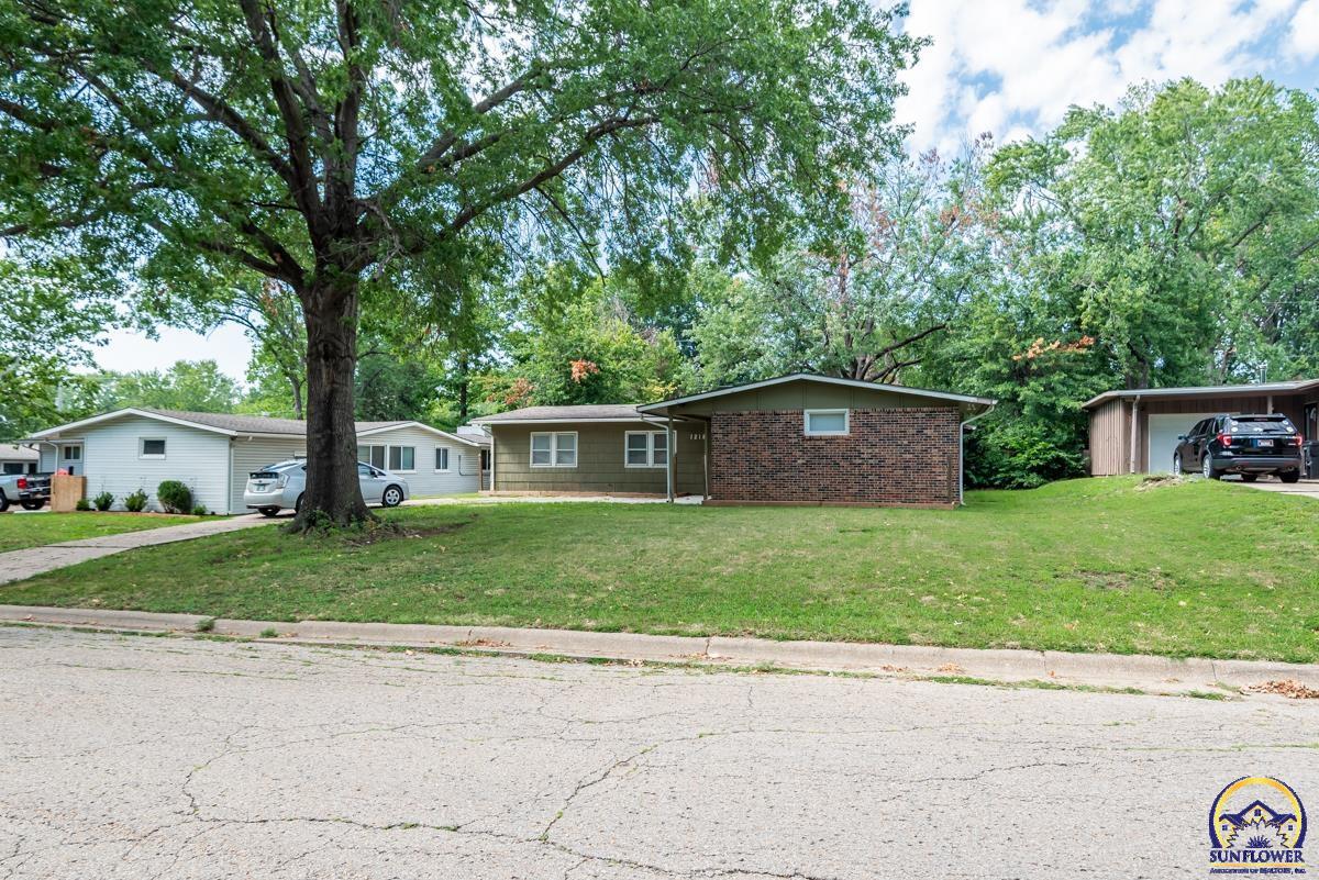 Property Photo:  1218 SW Cornwall St  KS 66611 
