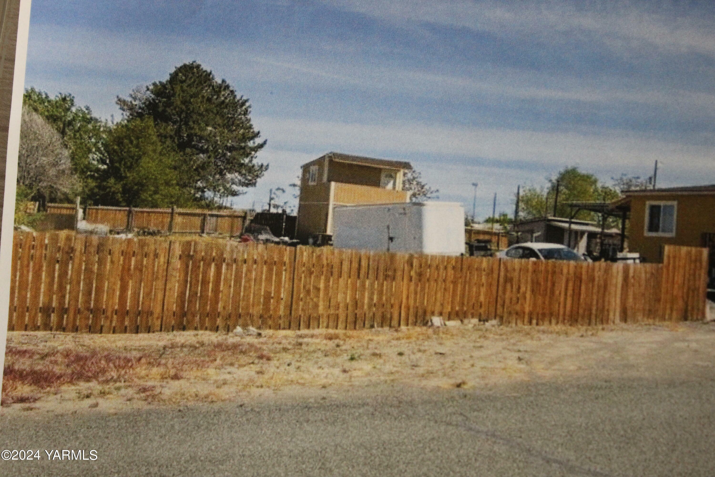 Property Photo:  418 Rose St .30  WA 98935 