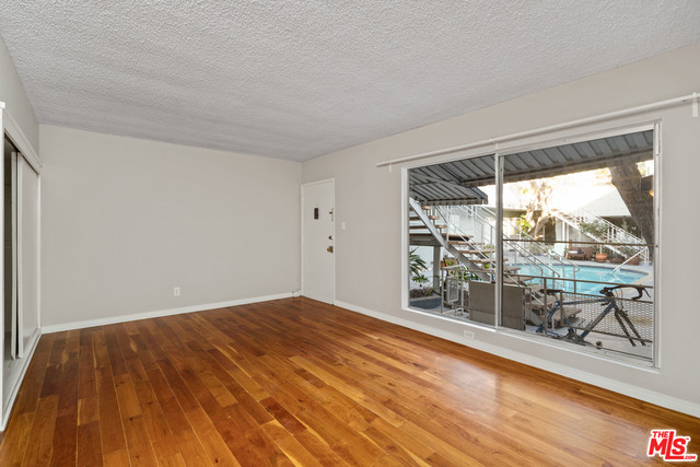 Property Photo:  941  N San Vicente Blvd 5  CA 90069 