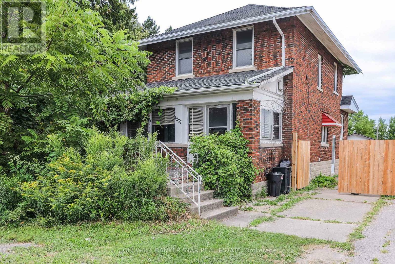 Photo de la propriété:  1237 Talbot Street  ON N5P 1G8 