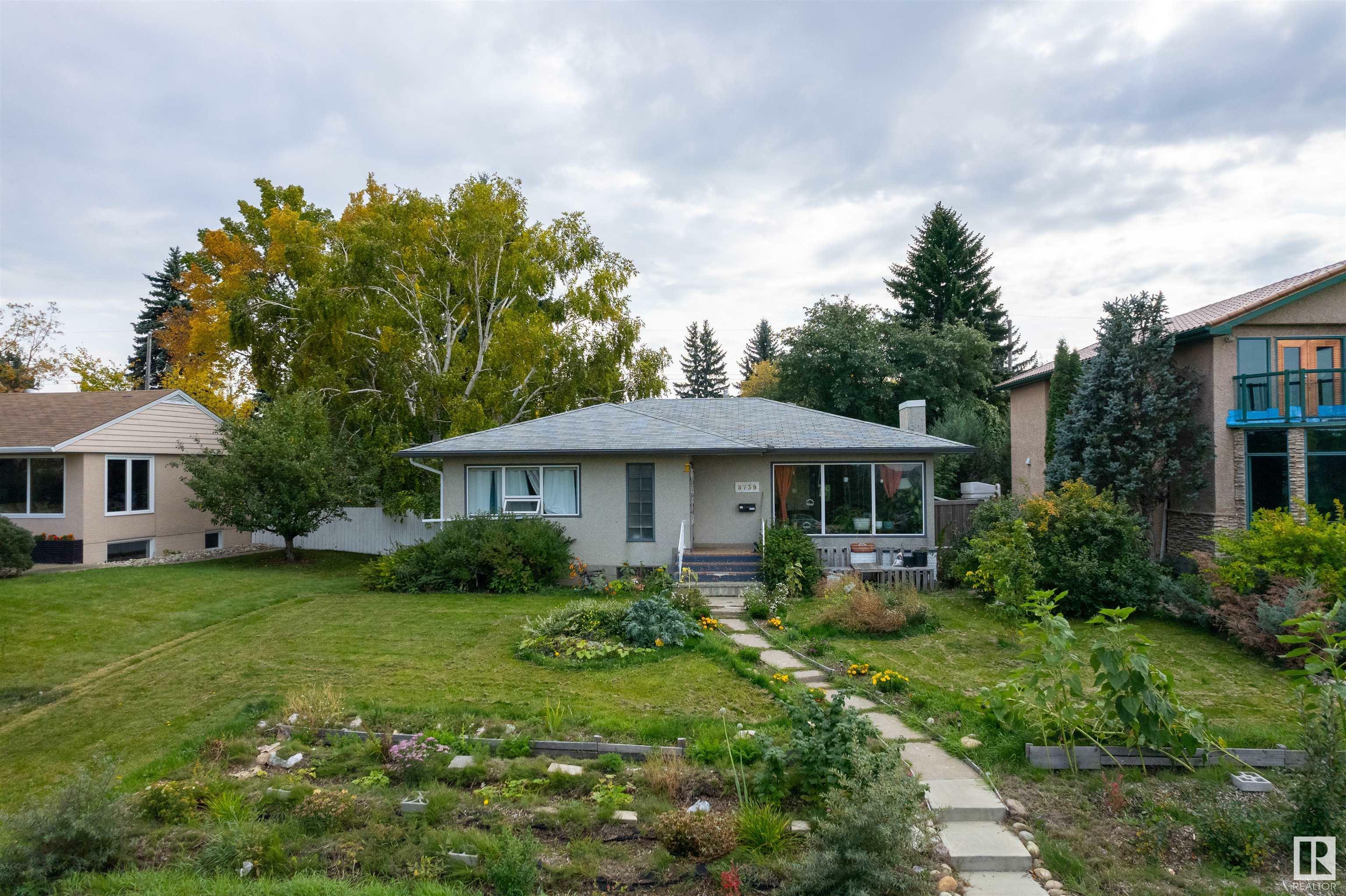 Property Photo:  8739 Strathearn Crescent NW  AB T6C 4C5 