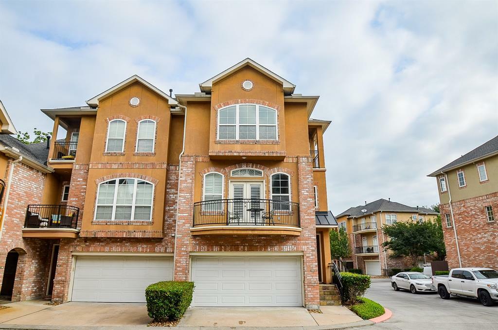 12 Versante Court  Houston TX 77070 photo