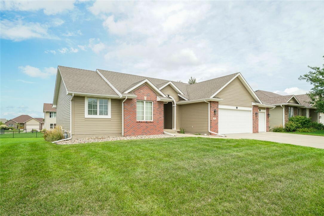 Property Photo:  305 NW 13th Street  IA 50111 