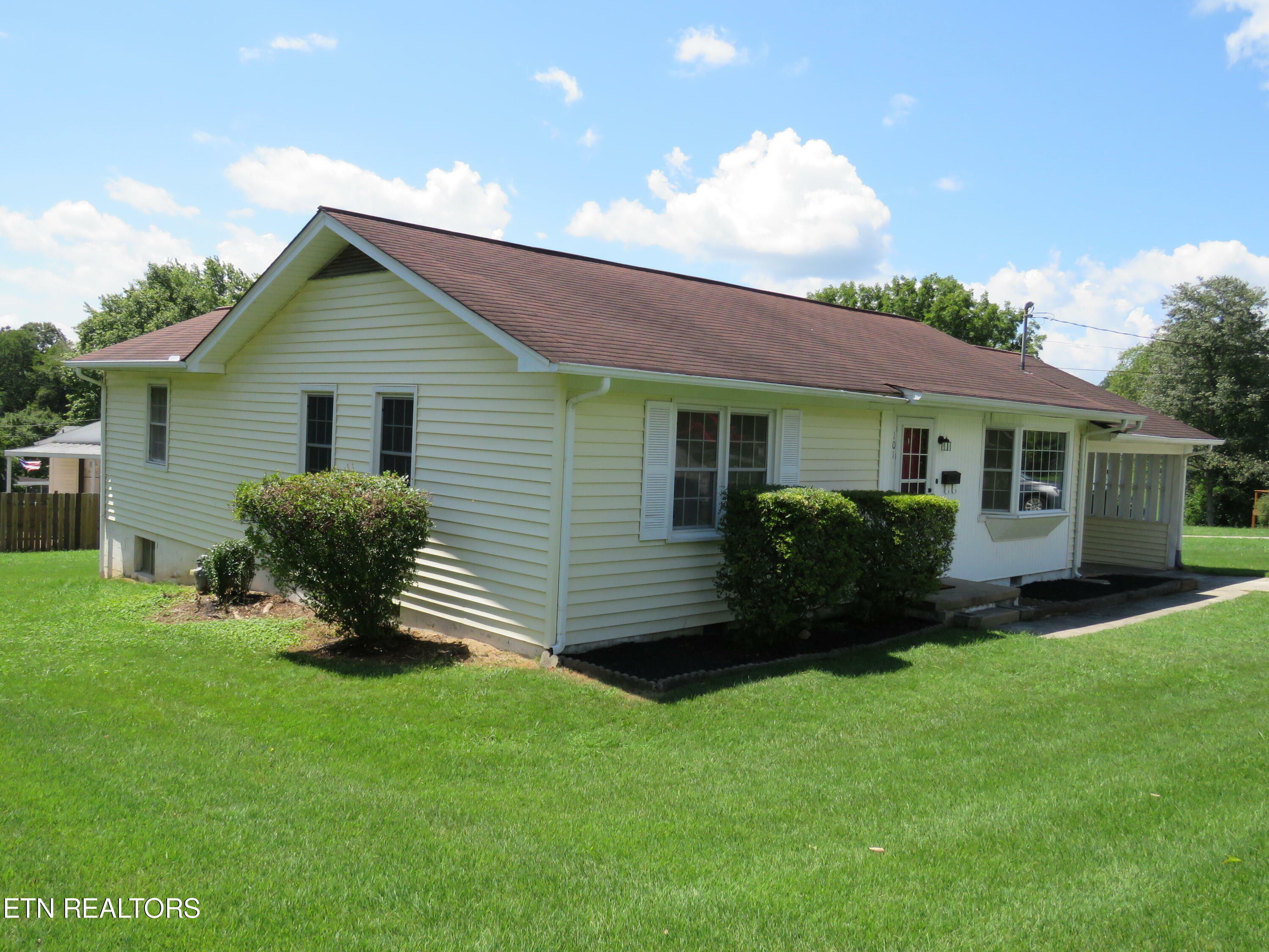 Property Photo:  101 W Sheridan Place  TN 37830 