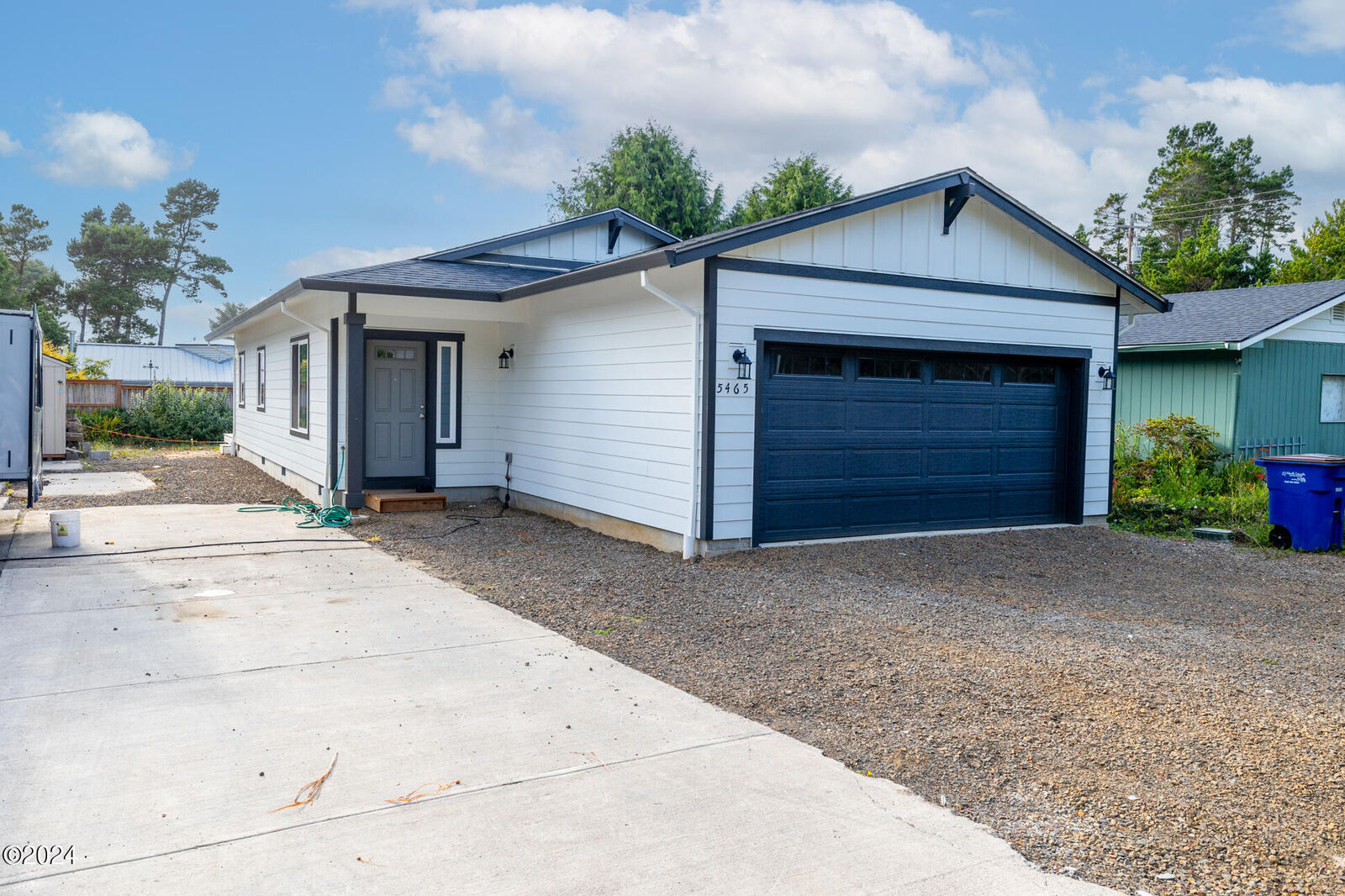 Property Photo:  5465 Palisades Drive  OR 97367 