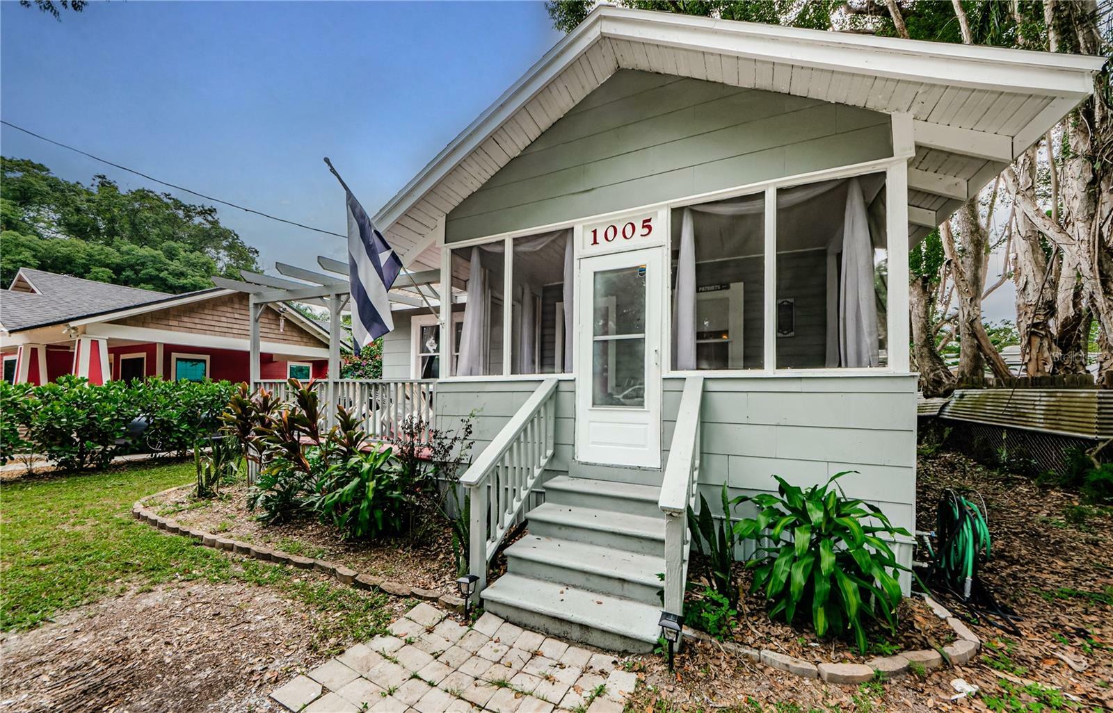 Property Photo:  1005 E Chelsea Street  FL 33603 