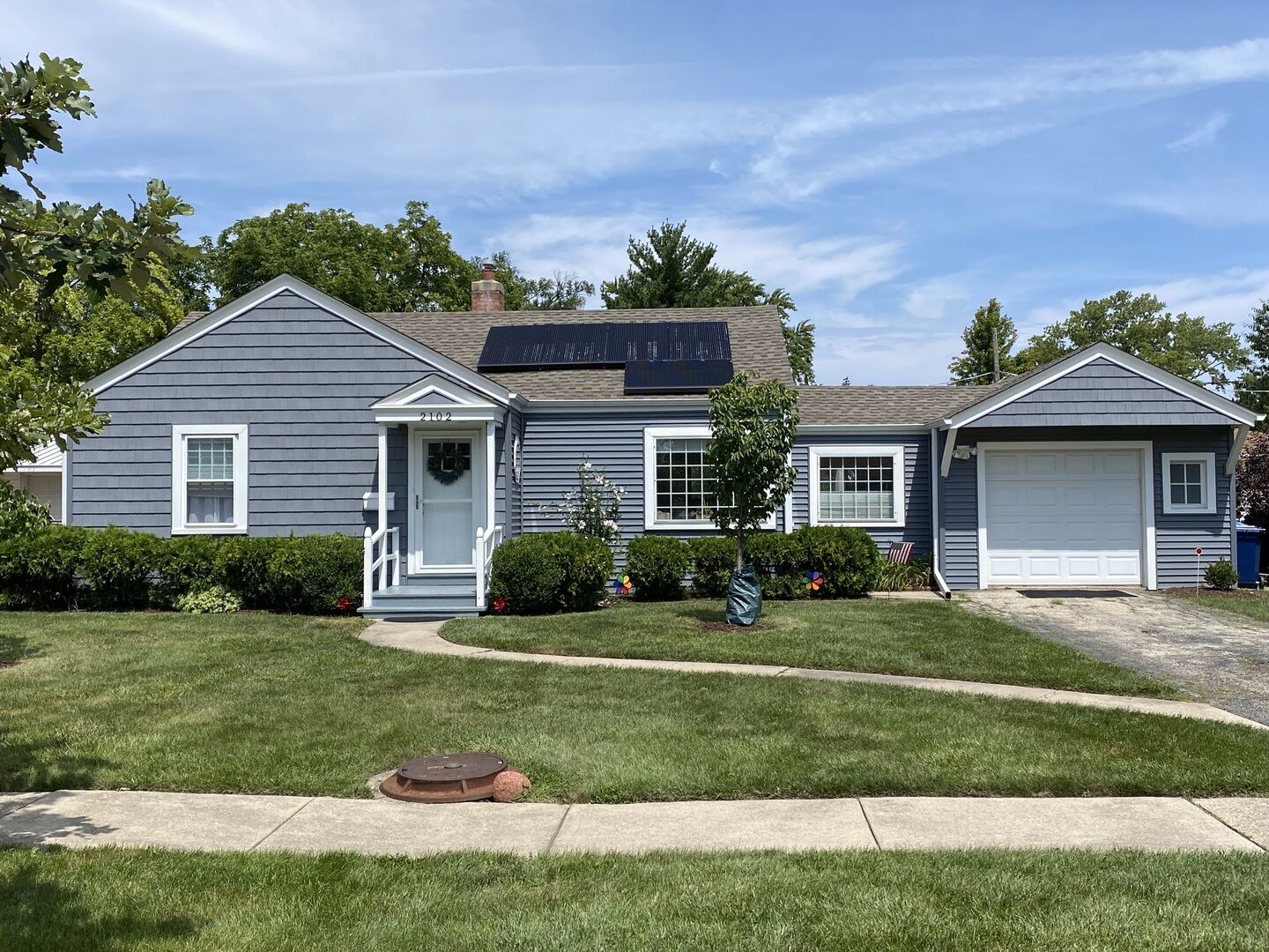 Property Photo:  2102 Laura Lane  IL 60018 