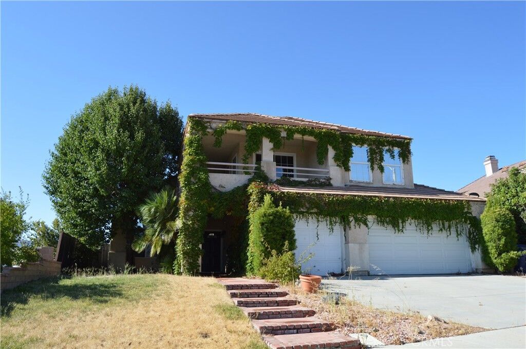 Property Photo: 2818 Edgewood Court CA 93551