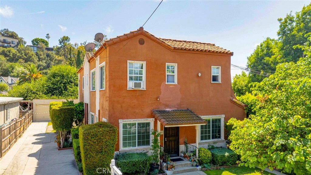 Property Photo:  1980 Addison Way  CA 90041 