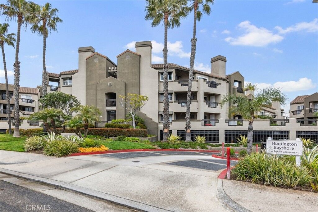 Property Photo:  320 Lake Street 109  CA 92648 