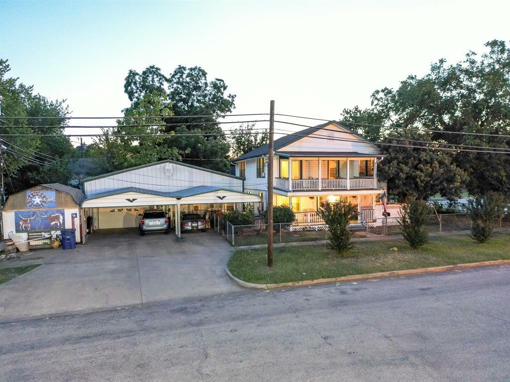 Property Photo:  401 W Brown Street  TX 75119 