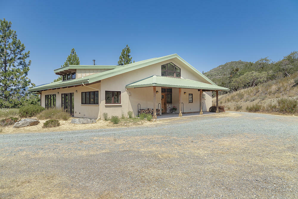 Property Photo:  17252 N Applegate Road  OR 97527 