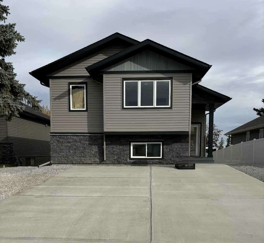 Property Photo:  5032 59 Street  AB T4G 0N6 