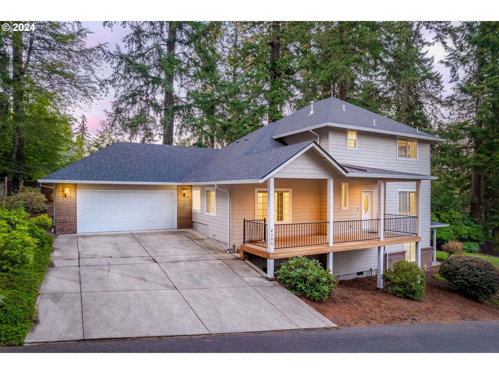 Property Photo: 4506 Fox Hollow Rd OR 97405