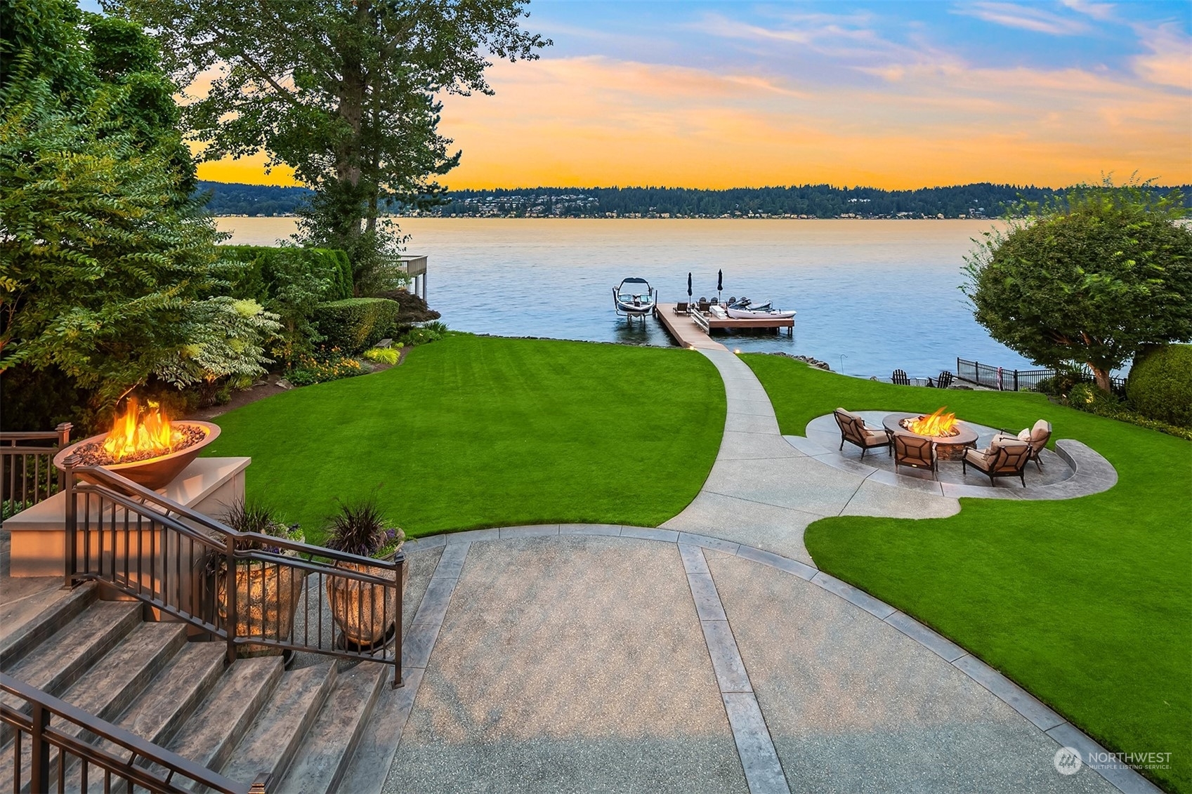 Property Photo:  2419 E Lake Sammamish Place SE  WA 98075 