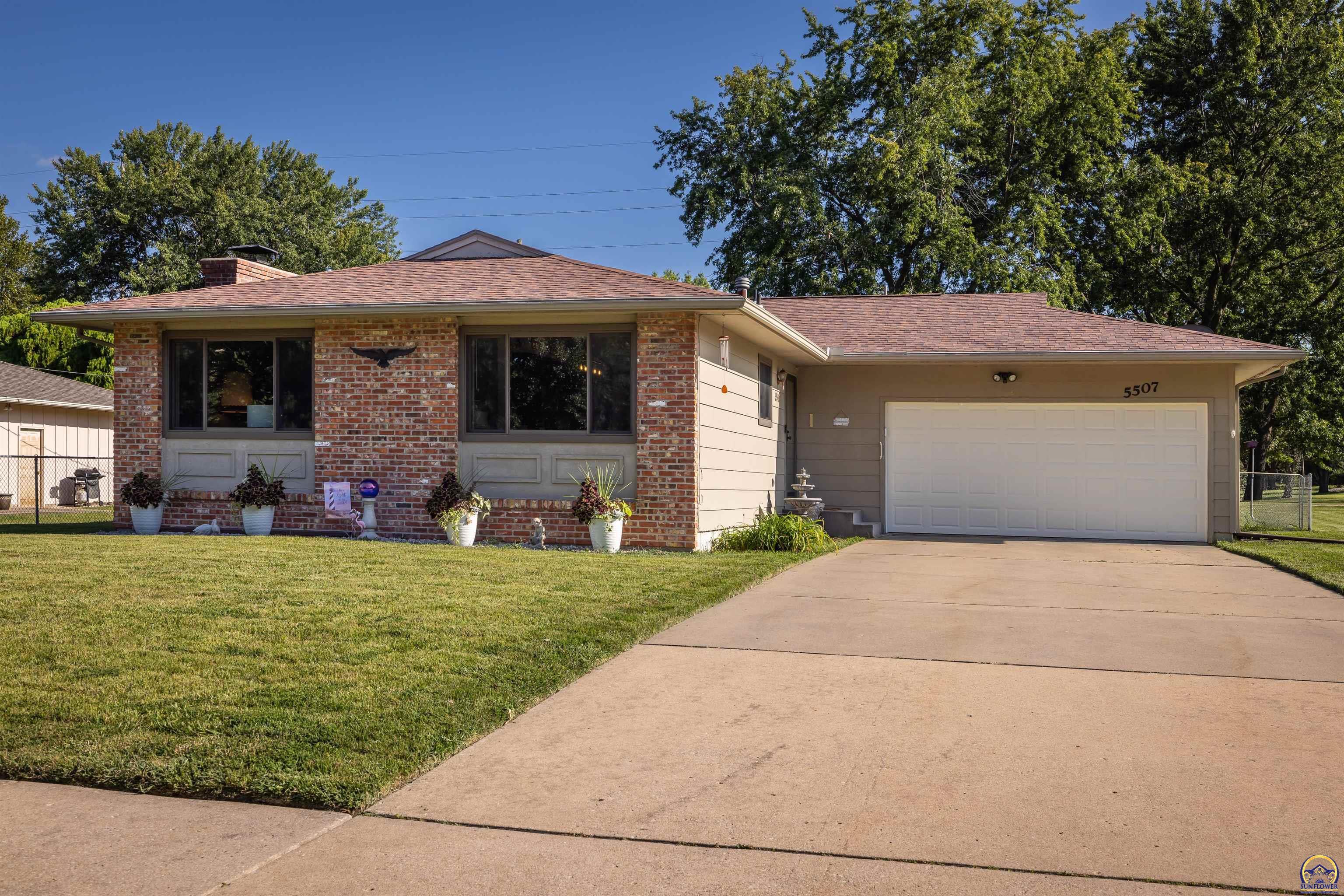 Property Photo: 5507 SW 16th St KS 66604