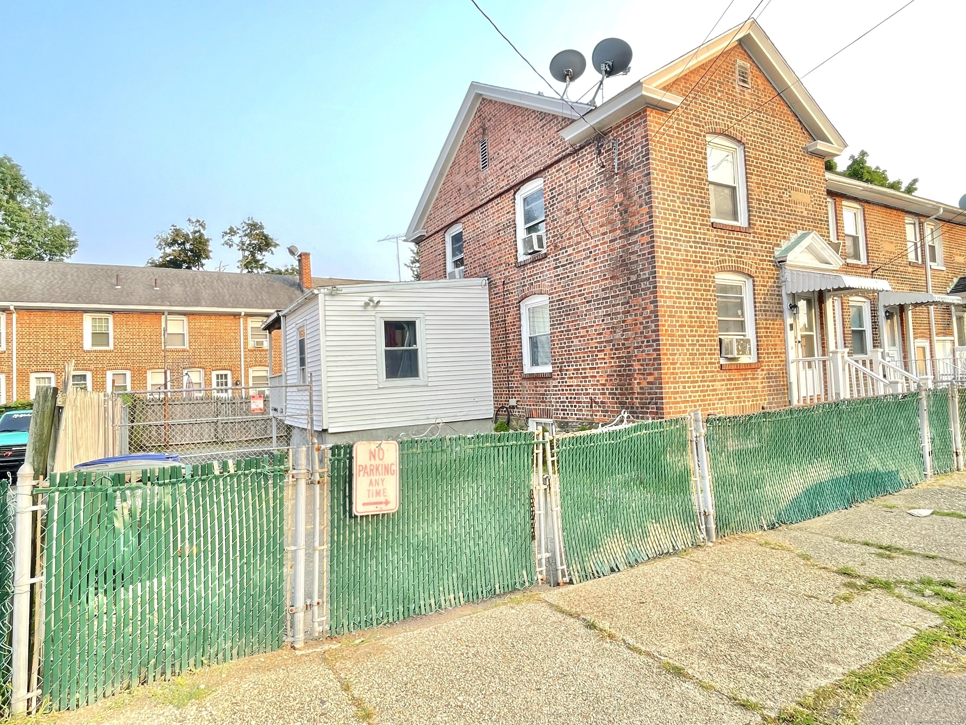 Property Photo:  94 Asylum Street  CT 06610 