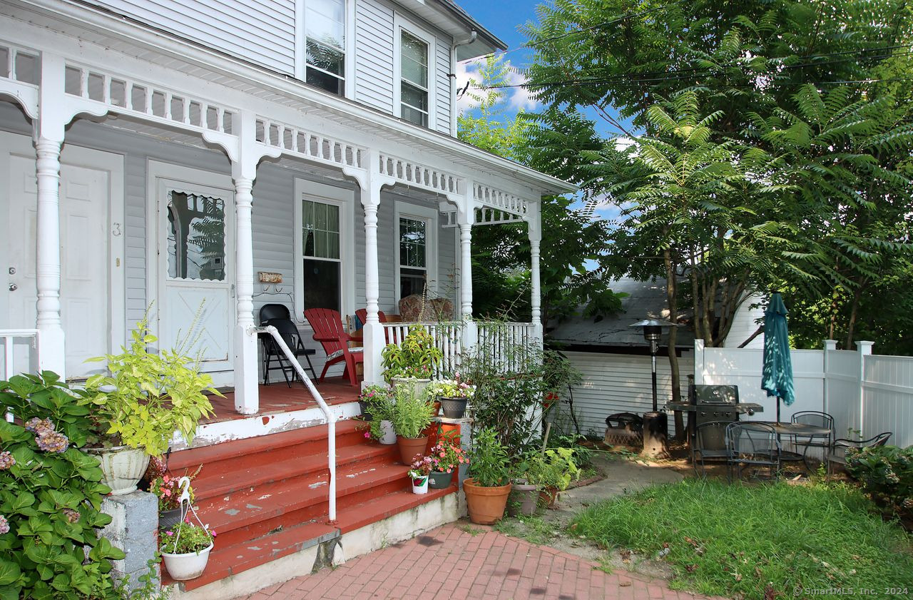 Property Photo:  1 Crescent Street  CT 06401 