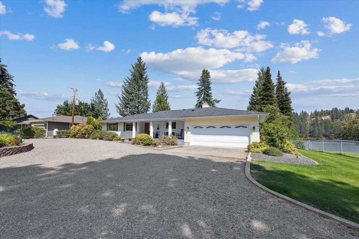 Property Photo:  17912 N West Shore Rd  WA 99026 